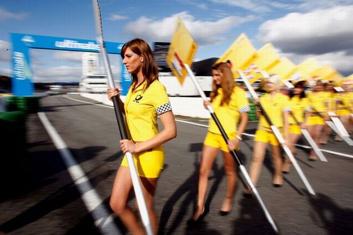 Beautiful Pit Girls of Formula One (59 pics)