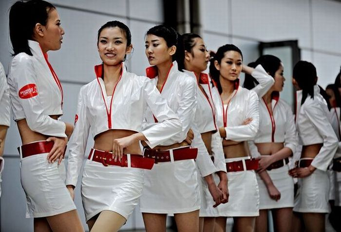 Beautiful Pit Girls of Formula One (59 pics)