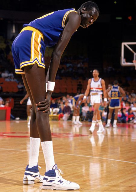 Manute Bol - the Tallest NBA Player (21 pics)