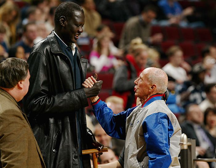 Manute Bol - the Tallest NBA Player (21 pics)