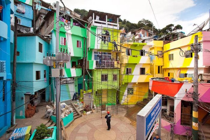 Colorful Favela Paintings in Santa Marta (11 pics)