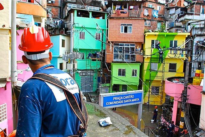 Colorful Favela Paintings in Santa Marta (11 pics)