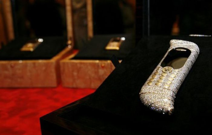 "Le Million" Piece Unique - The Most Expensive Phone (14 pics)