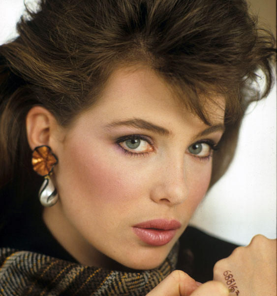 Sexy Female Celebrities of 80s and 90s (42 pics)