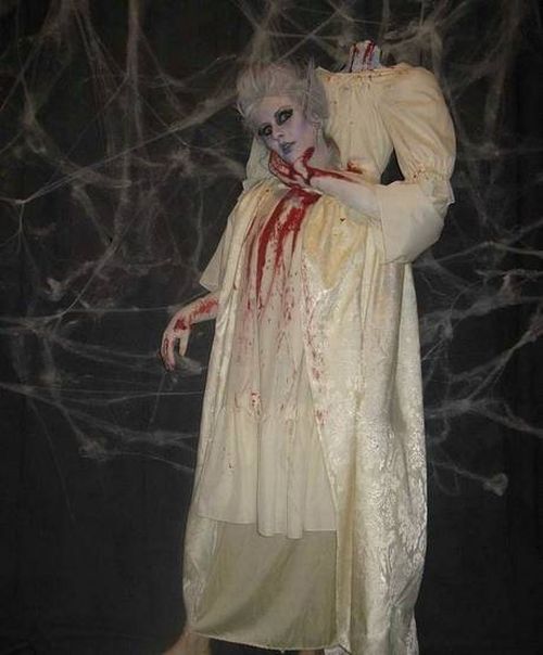 Great Halloween Costume (17 pics)