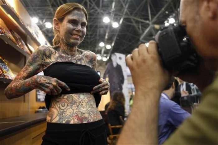 Julia Gnuse, the Most Tattooed Woman in the World (9 pics)