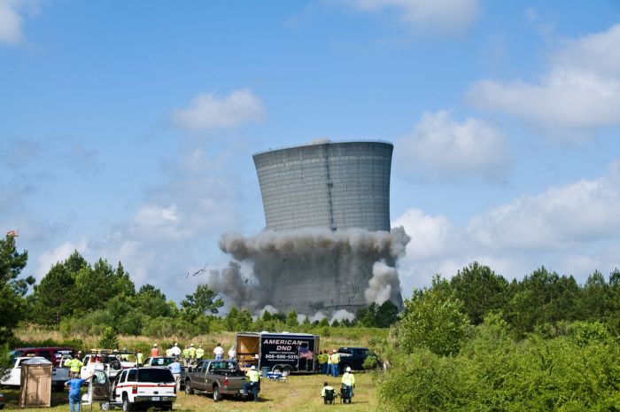The Demolition of the Colossal K Cooling Tower (9 pics)