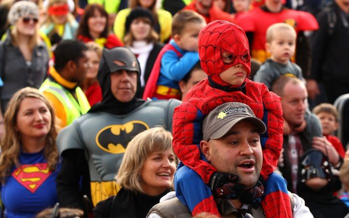 Most Number of People Dressed in Superhero Costume (27 pics)