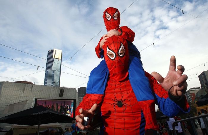 Most Number of People Dressed in Superhero Costume (27 pics)