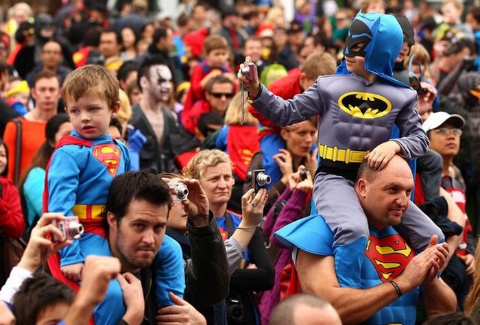 Most Number of People Dressed in Superhero Costume (27 pics)