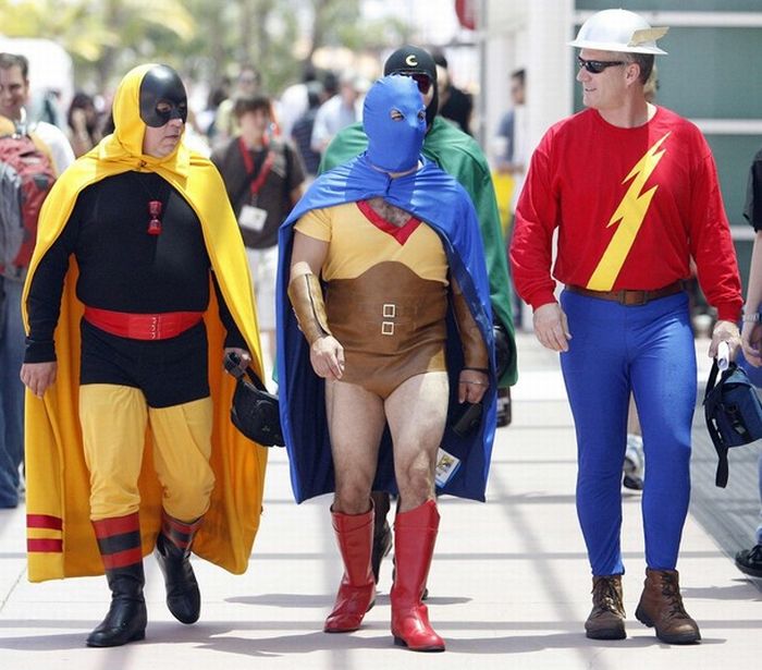 Most Number of People Dressed in Superhero Costume (27 pics)