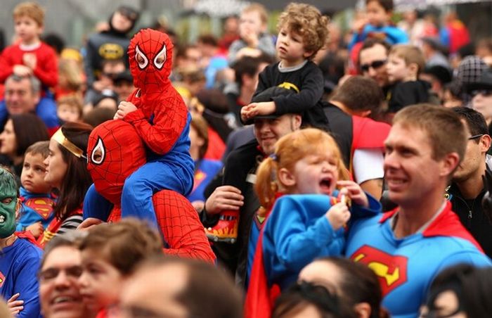 Most Number of People Dressed in Superhero Costume (27 pics)