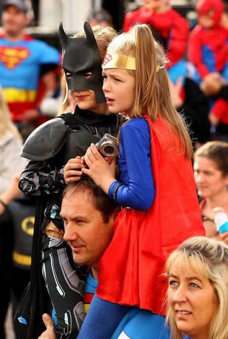 Most Number of People Dressed in Superhero Costume (27 pics)