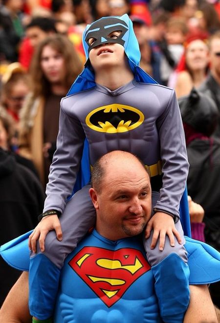 Most Number of People Dressed in Superhero Costume (27 pics)