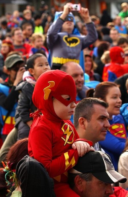 Most Number of People Dressed in Superhero Costume (27 pics)