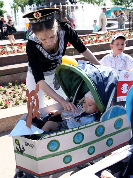 Custom Strollers Parade in Russia (55 pics)