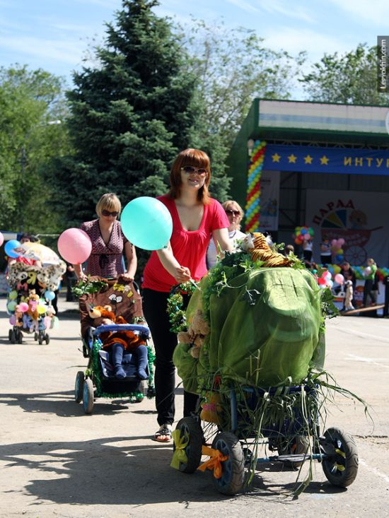 Custom Strollers Parade in Russia (55 pics)