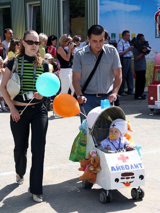 Custom Strollers Parade in Russia (55 pics)