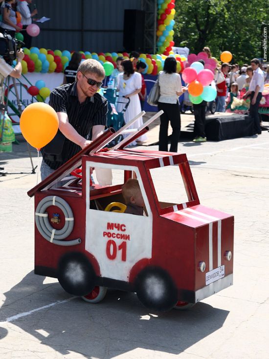 Custom Strollers Parade in Russia (55 pics)