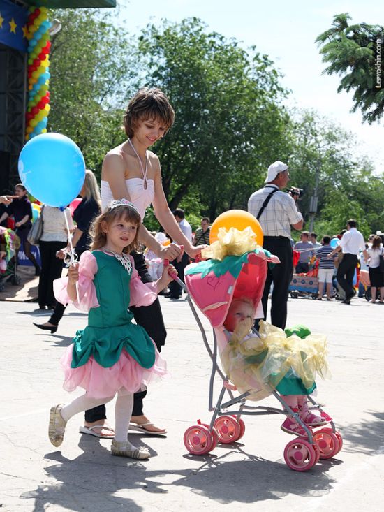 Custom Strollers Parade in Russia (55 pics)