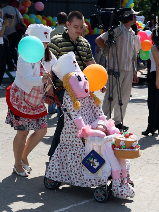 Custom Strollers Parade in Russia (55 pics)