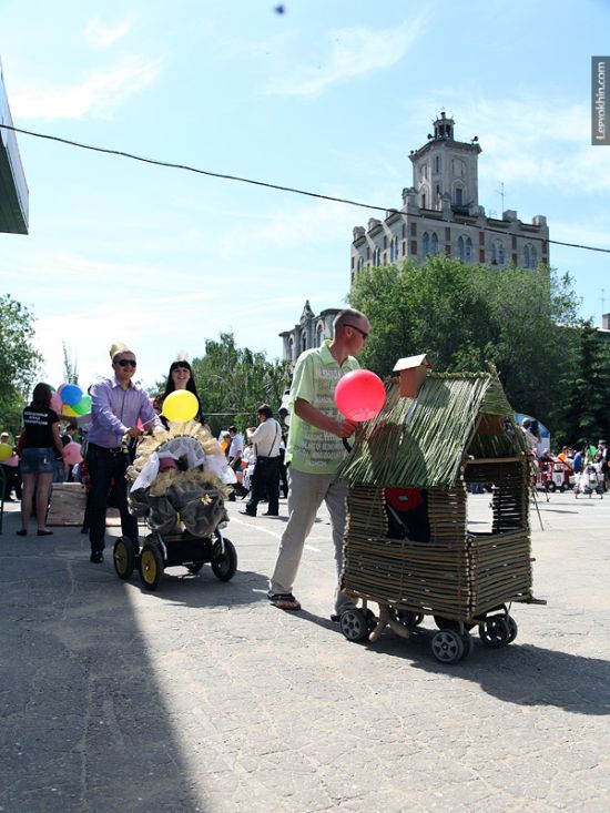 Custom Strollers Parade in Russia (55 pics)