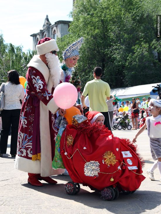 Custom Strollers Parade in Russia (55 pics)