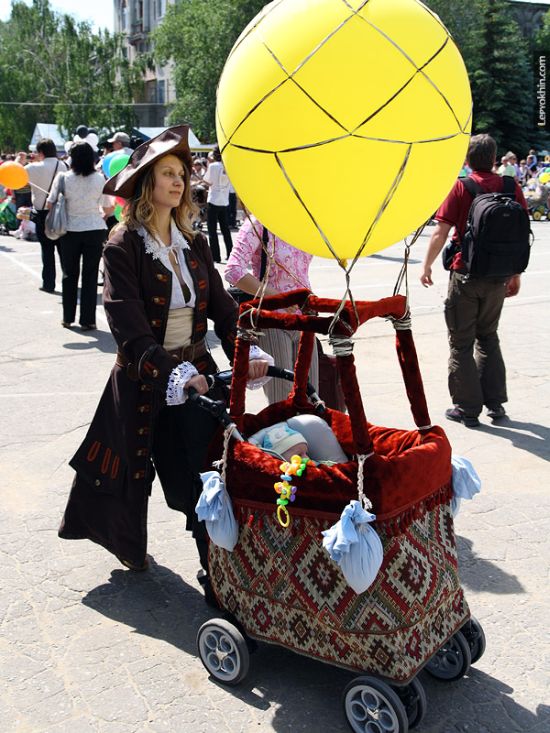 Custom Strollers Parade in Russia (55 pics)