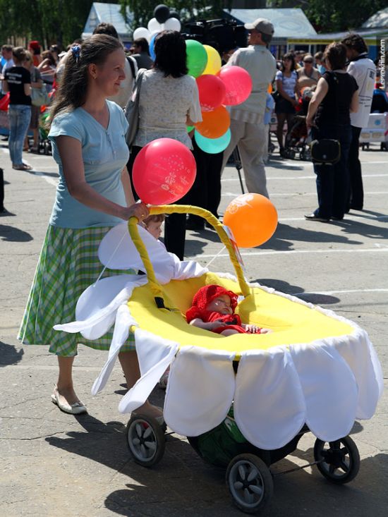 Custom Strollers Parade in Russia (55 pics)