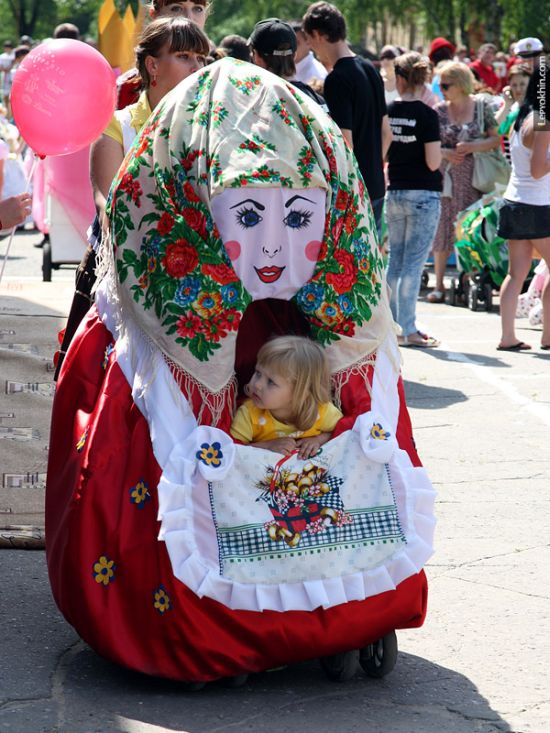 Custom Strollers Parade in Russia (55 pics)