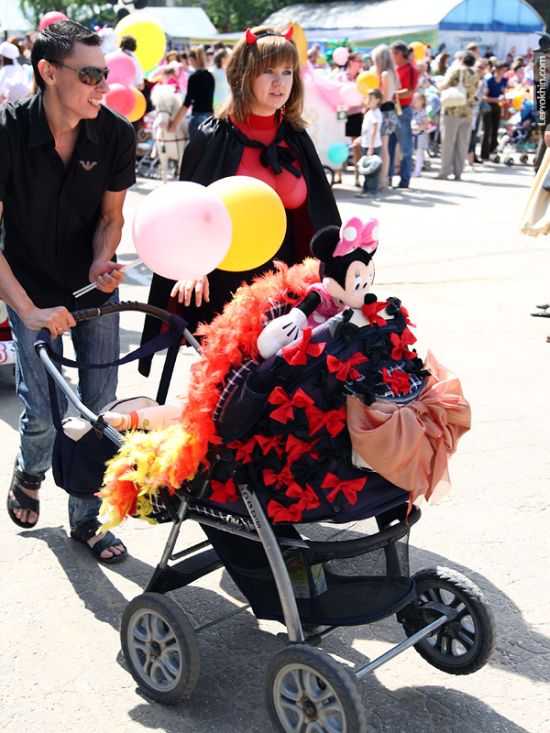 Custom Strollers Parade in Russia (55 pics)