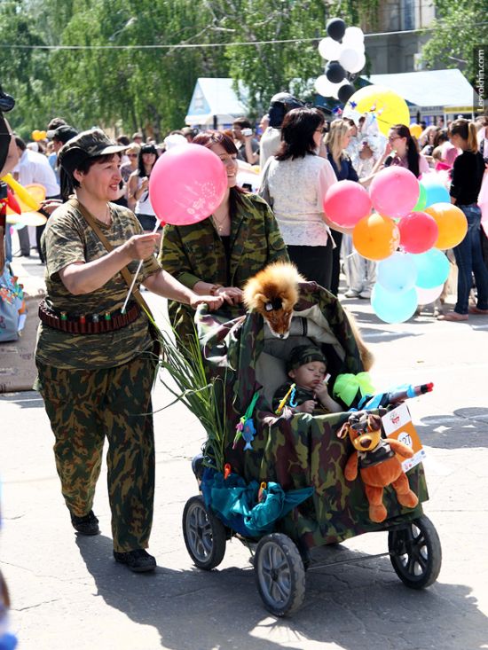 Custom Strollers Parade in Russia (55 pics)