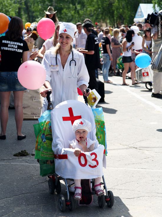 Custom Strollers Parade in Russia (55 pics)