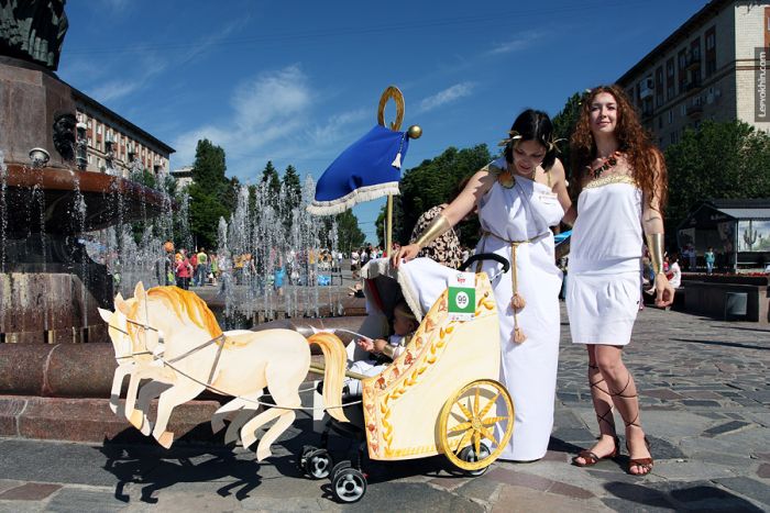 Custom Strollers Parade in Russia (55 pics)