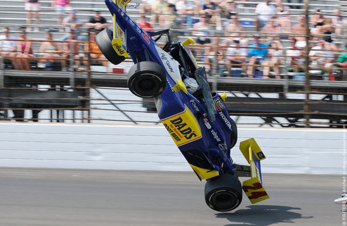 The Most Dramatic Moment of Indy 500 2010 (6 pics + video)