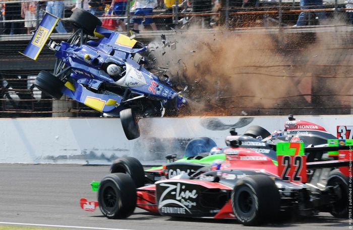 The Most Dramatic Moment of Indy 500 2010 (6 pics + video)