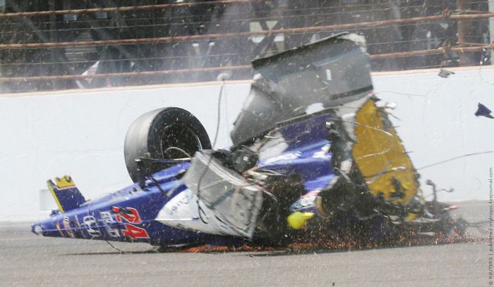 The Most Dramatic Moment of Indy 500 2010 (6 pics + video)