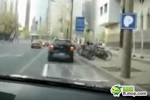 Fake Parking Spaces in China (8 pics)