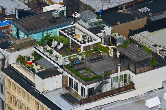 Rooftops of Rich People (20 pics)