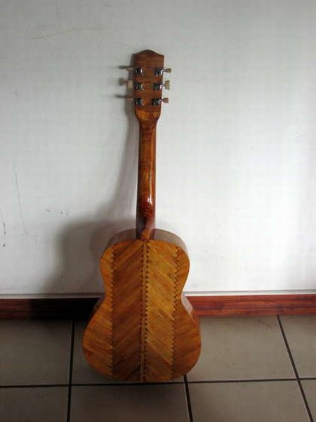 Guitar Made with Popsicle Sticks (15 pics)