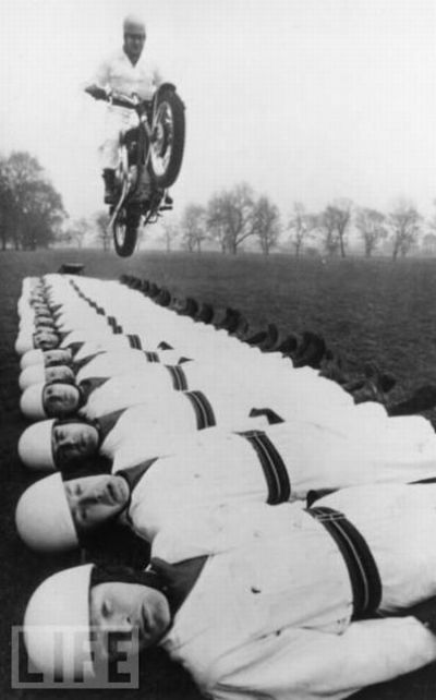 Amazing Stunts from the Past (26 pics)