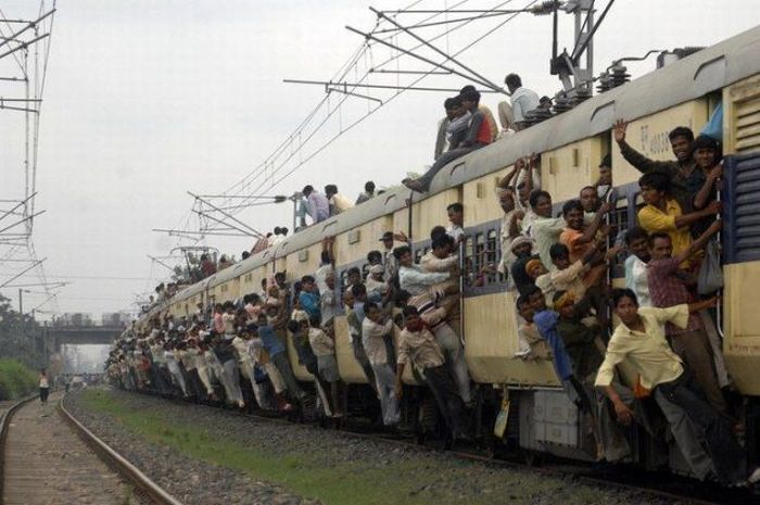 Crowded Trains In Jakarta 26 Pics