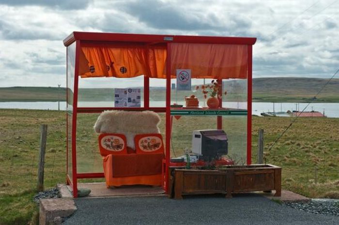 The Most Comfortable Bus Stop in the UK (7 pics)