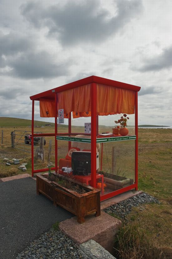 The Most Comfortable Bus Stop in the UK (7 pics)