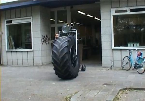 Monster Tricycle (5 pics + video)