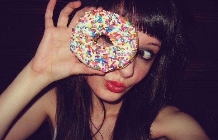Girls with Donuts (33 pics)