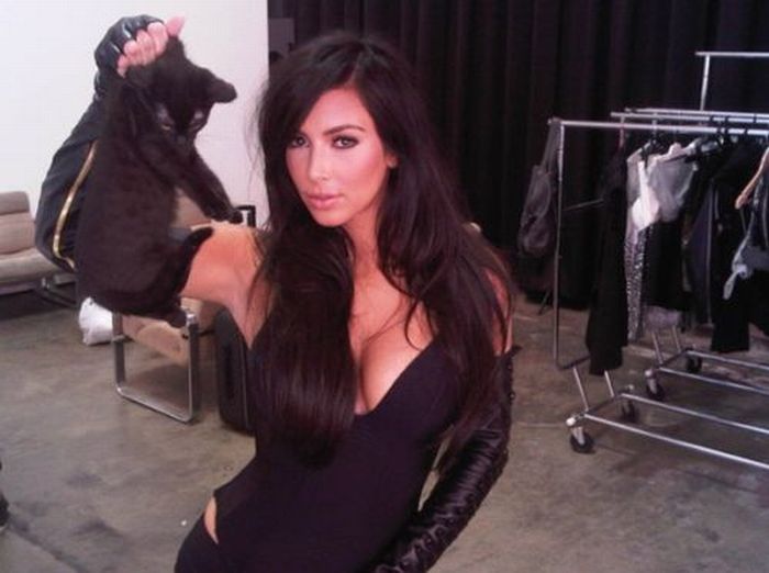 Kim Kardashian's Twitter Photos (23 pics)
