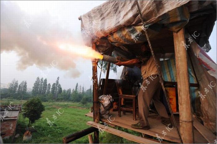 Chinese Farmer Defends His Land Homemade Canon (16 pics)