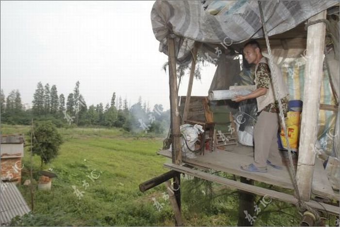 Chinese Farmer Defends His Land Homemade Canon (16 pics)