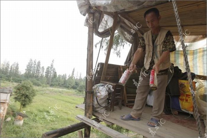 Chinese Farmer Defends His Land Homemade Canon (16 pics)